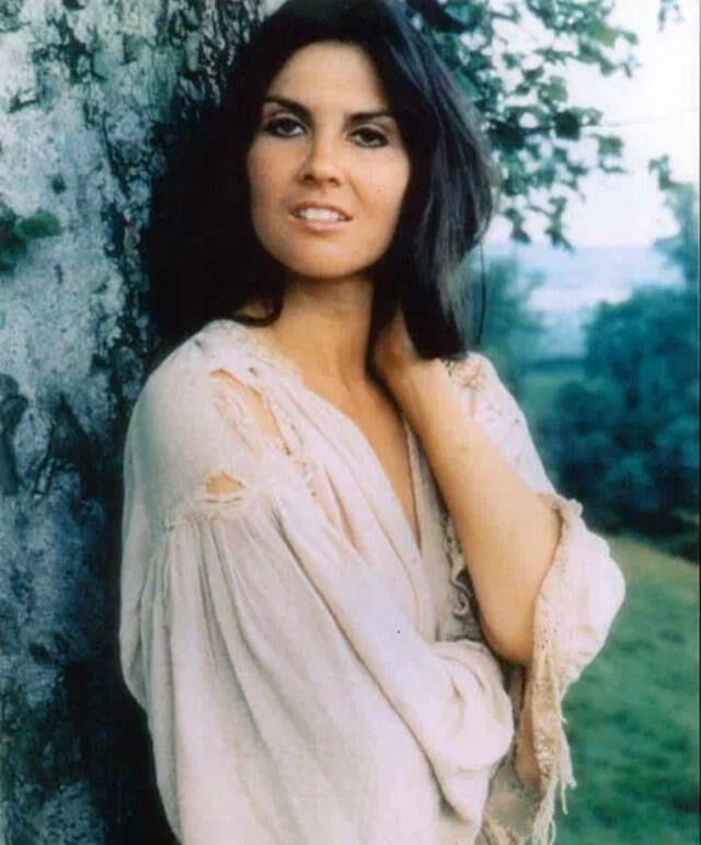 Caroline Munro causou dor no meu pulso