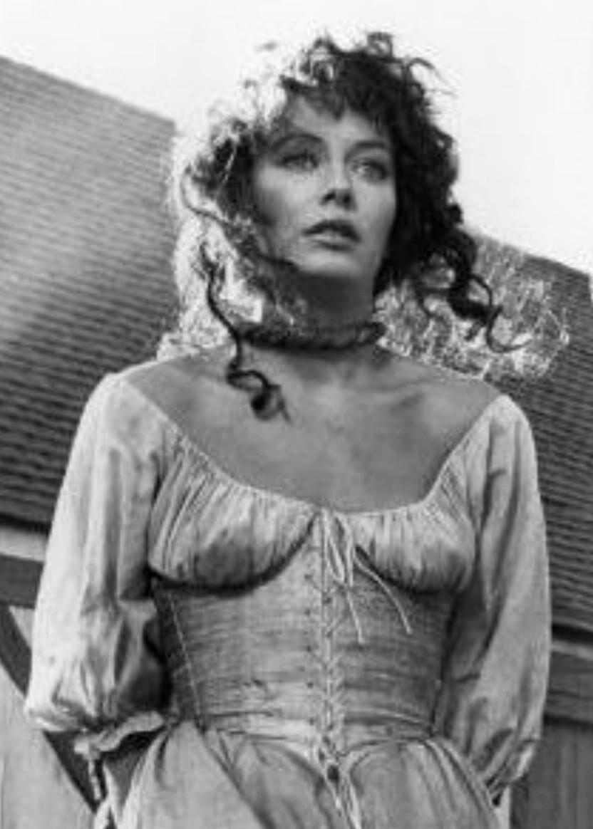 Lesley Anne Down Esfinge