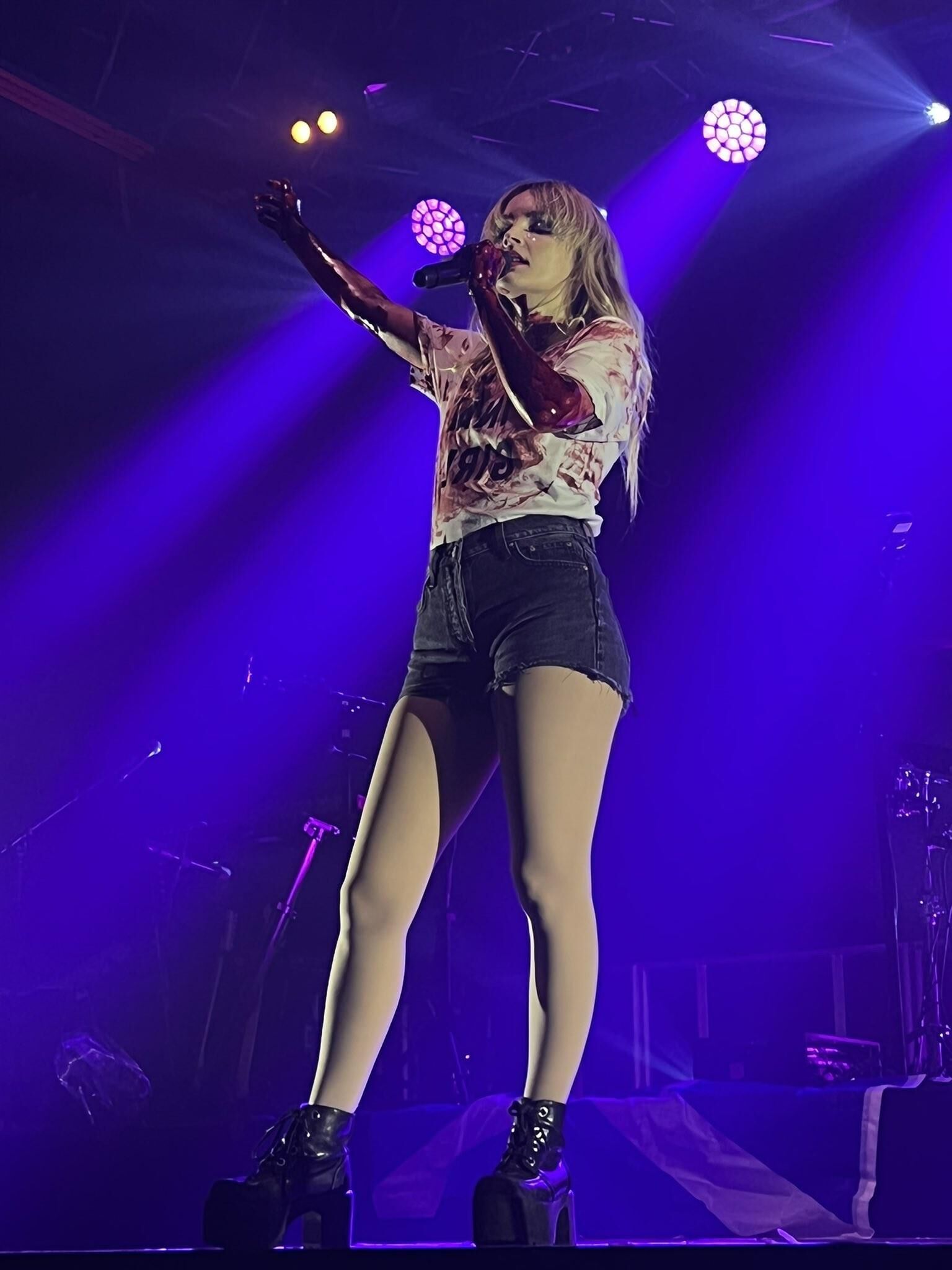 Lauren Mayberry tan tan sexy