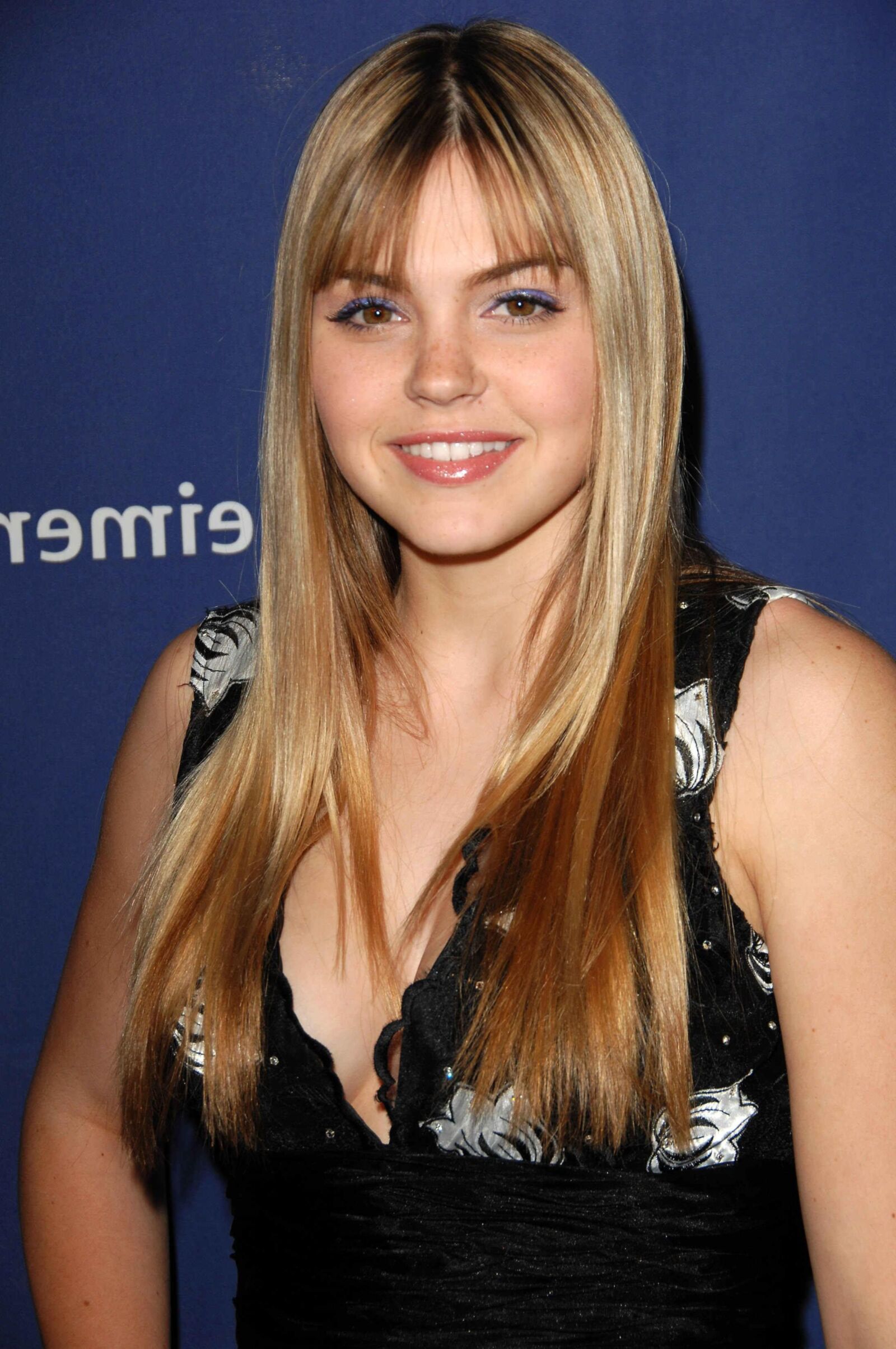 Aimee Teegarden So so sexy