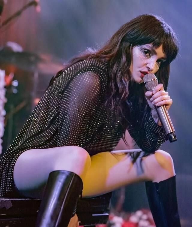 Lauren Mayberry tan tan sexy