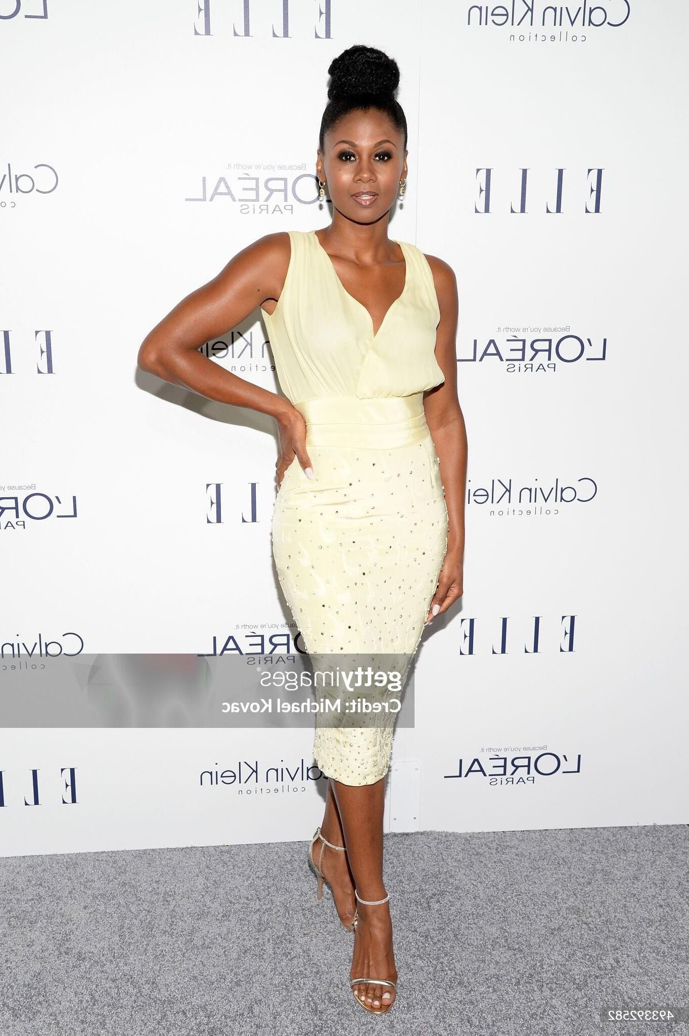 Pés de Emayatzy Corinealdi