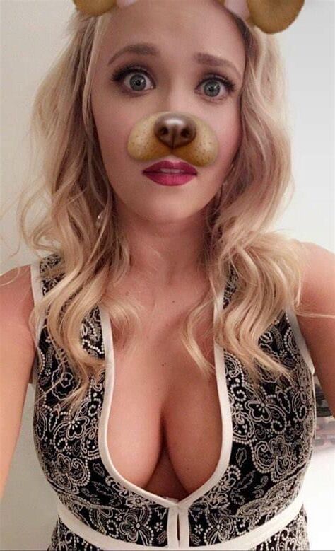 Deliciosa Emily Osment