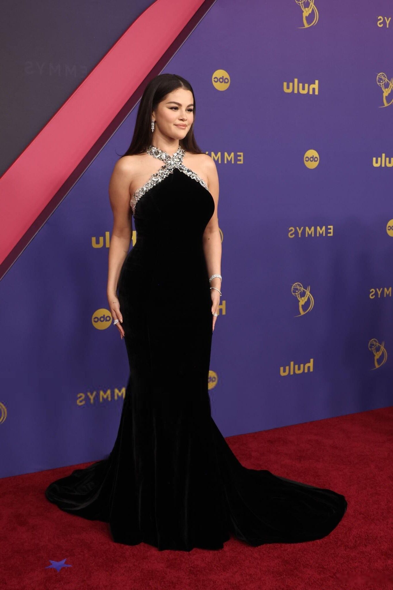 Selena Gomez 76º Primetime Emmy Awards em Los Angeles