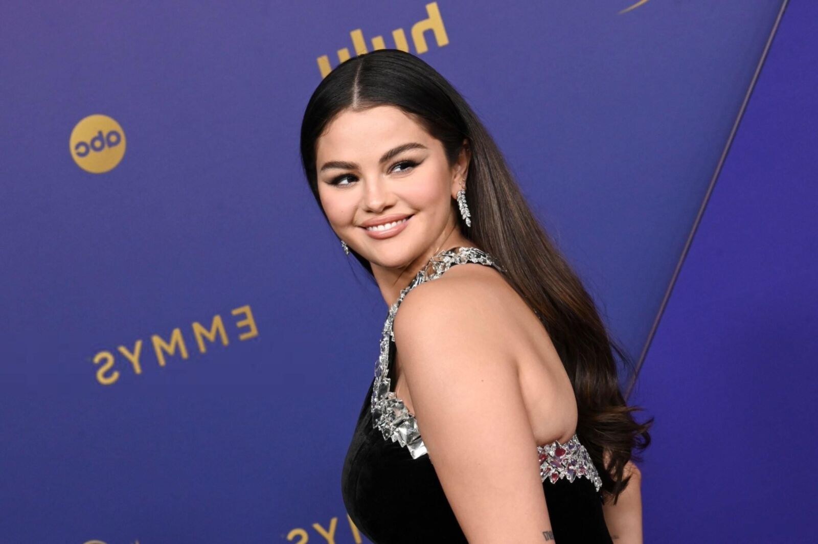 Selena Gomez 76º Primetime Emmy Awards em Los Angeles