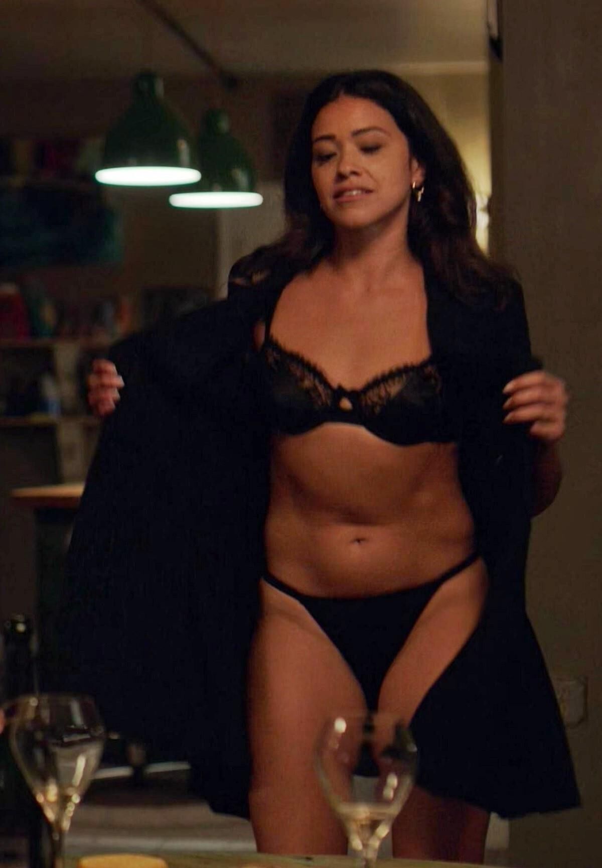 HOT GINA RODRIGUEZ 