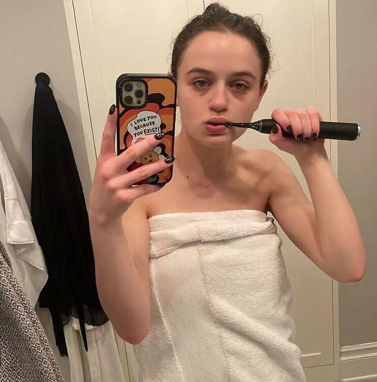 celebridades feias Joey King