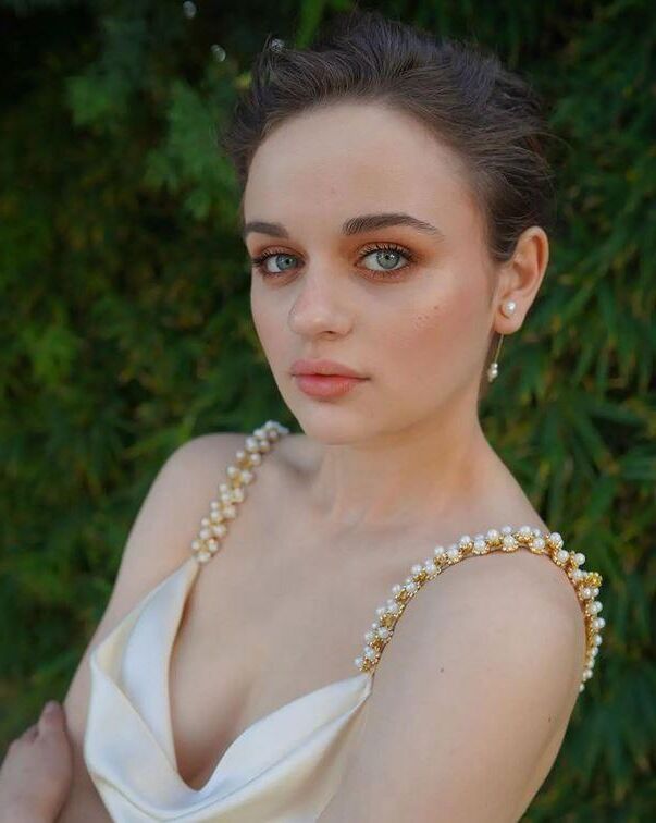 celebridades feias Joey King