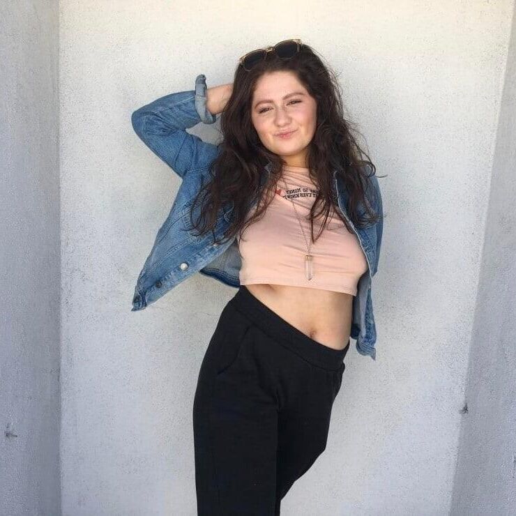 Emma Kenney Não é meu tipo habitual, mas