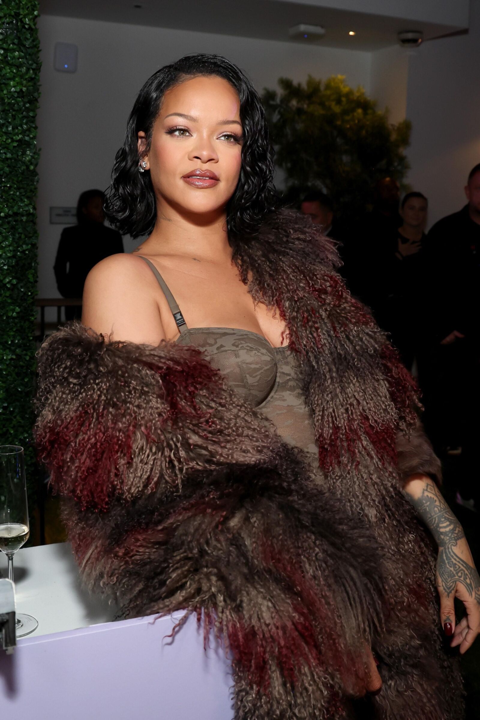 Rihanna comemora estreia de Savage x Fenty Lavish Lace em Los Angeles