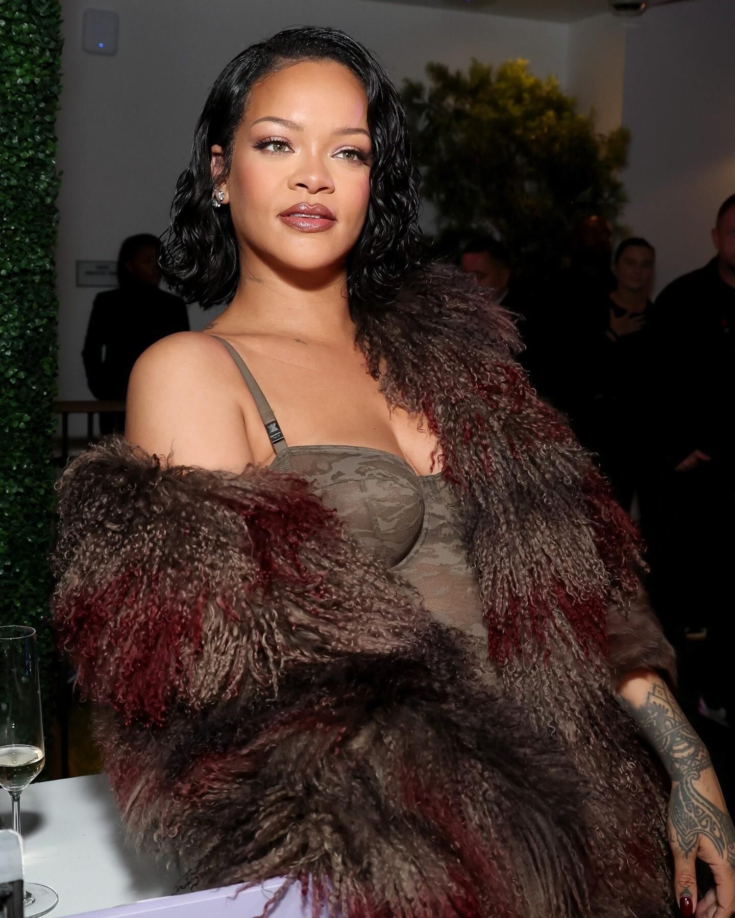 Rihanna comemora estreia de Savage x Fenty Lavish Lace em Los Angeles