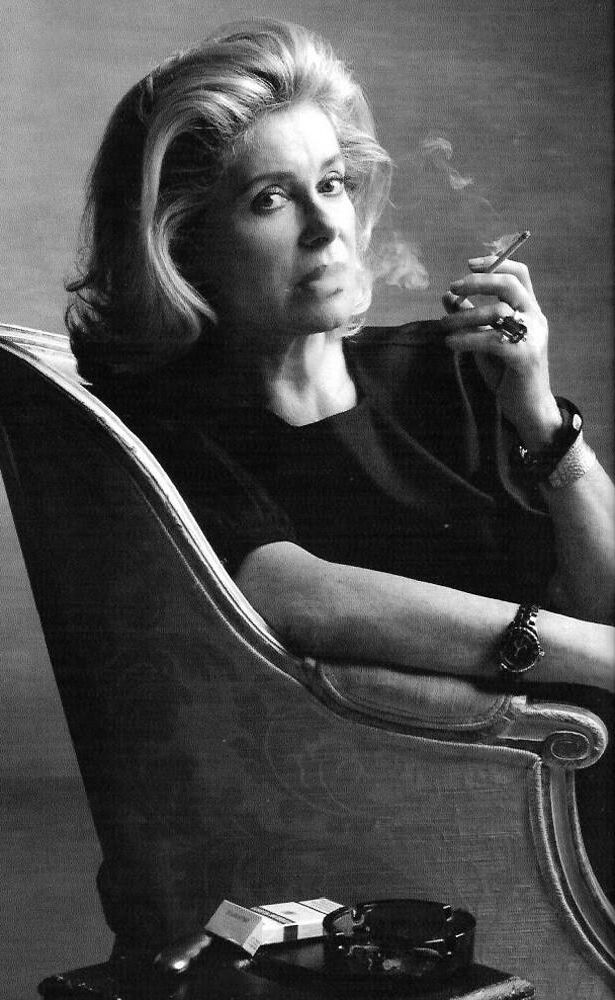 Unhas Catherine Deneuve