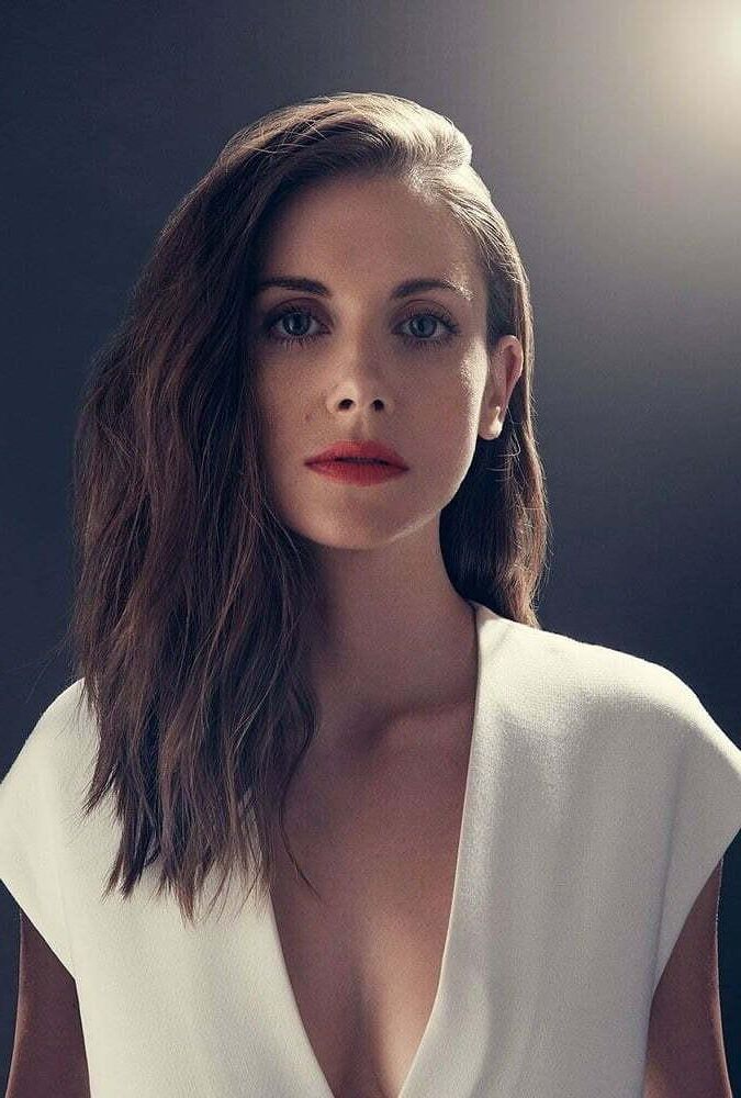 Alison Brie, taquine aux gros seins