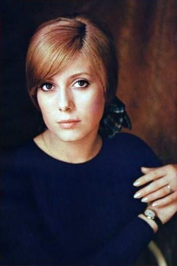 Unhas Catherine Deneuve