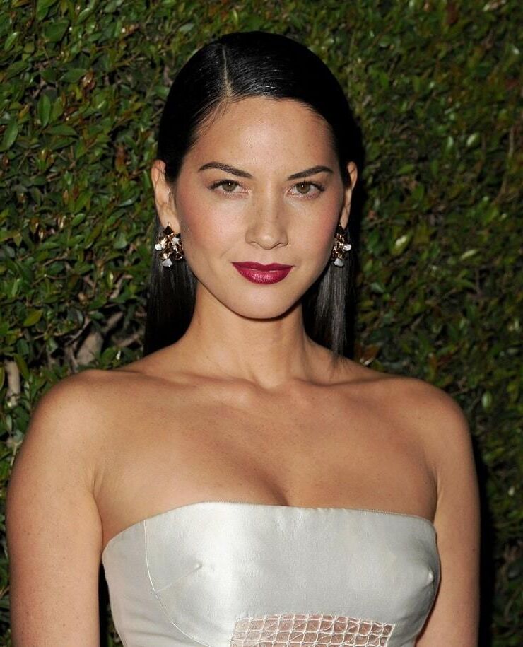 Olivia Munn est une salope qui a besoin d'être utilisée