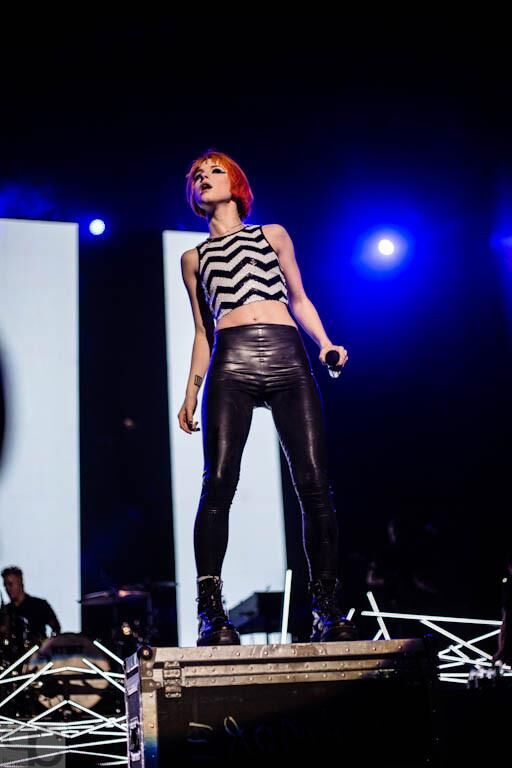 Hayley williams just begging for it 