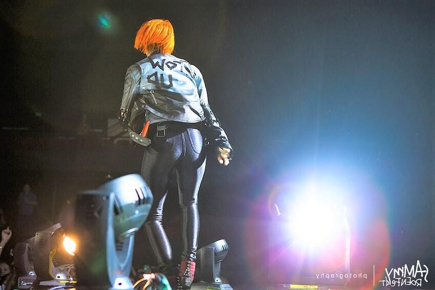 Hayley williams just begging for it 