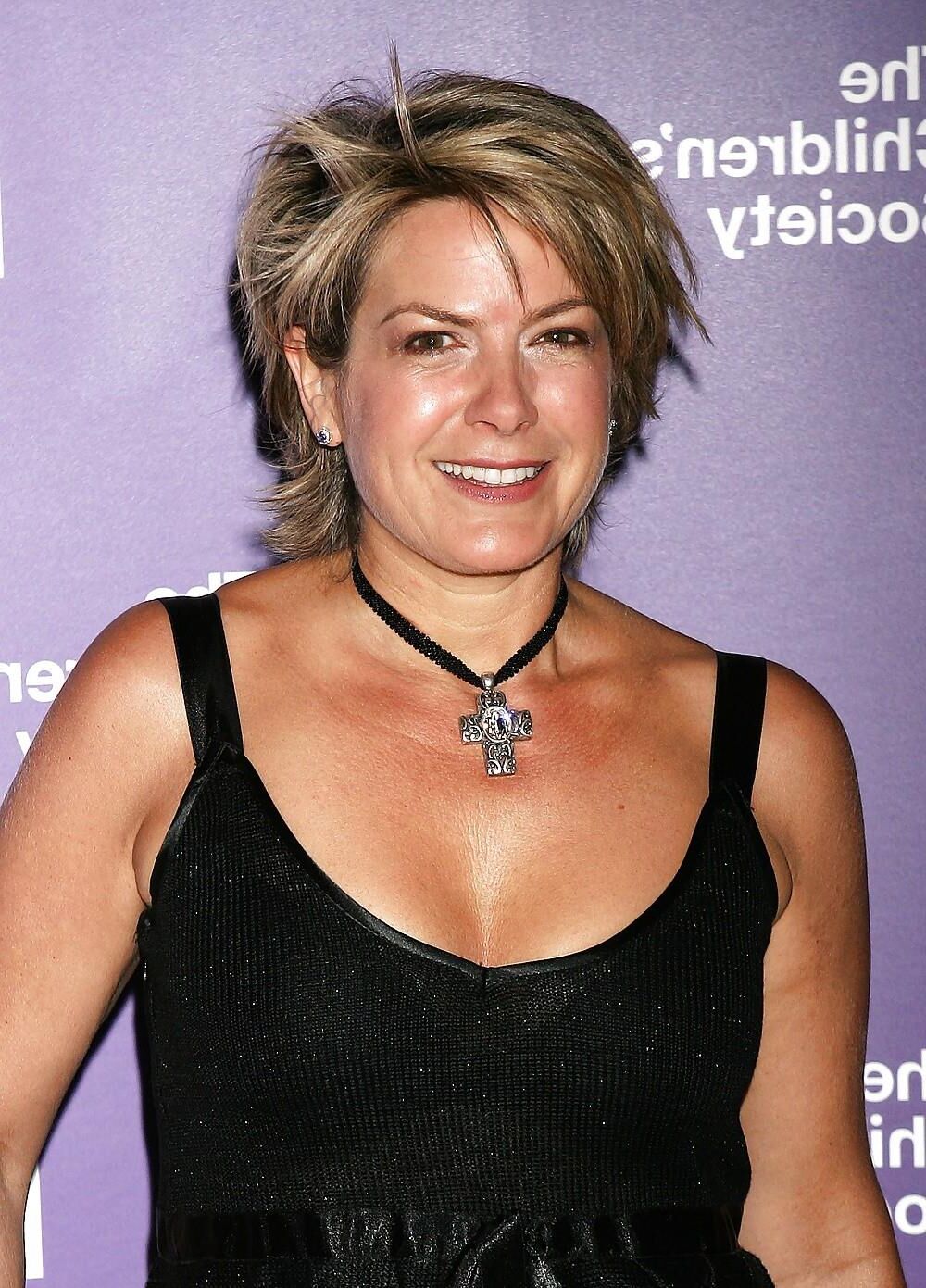 Sexy suave gilf loira britânica Penny Smith