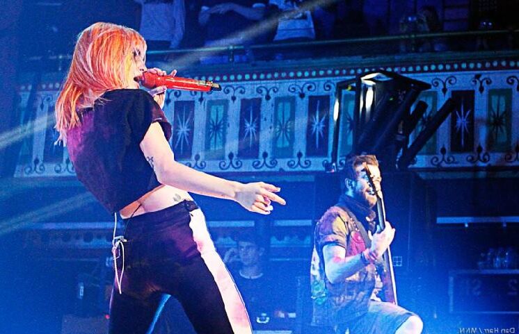 Hayley williams just begging for it 