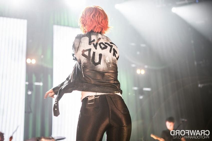 Hayley williams just begging for it 