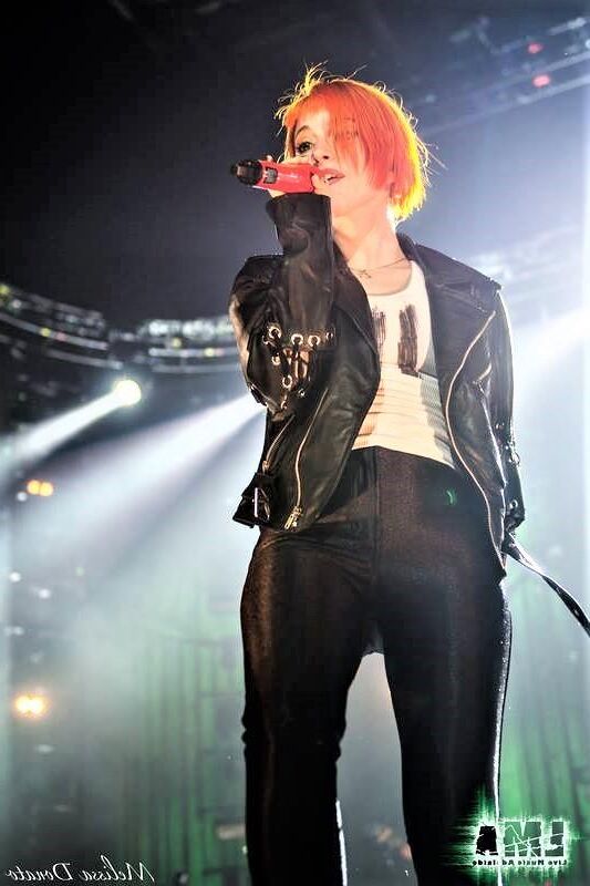 Hayley williams just begging for it 