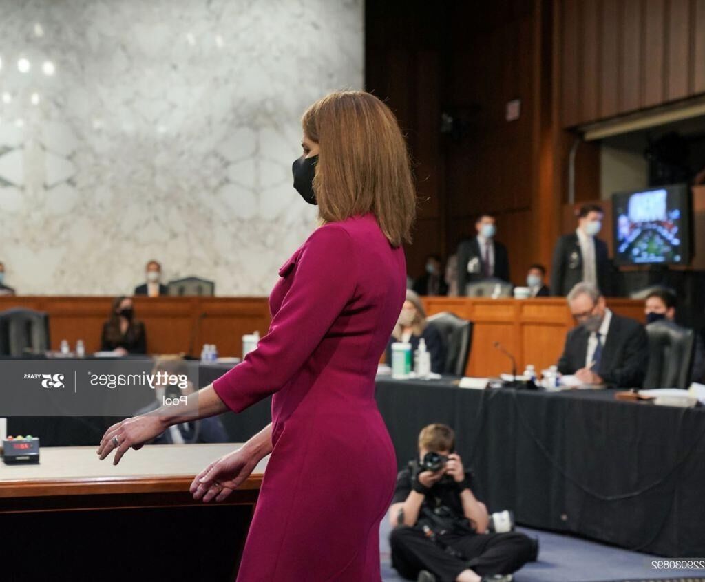 Amy Coney Barrett para comentários