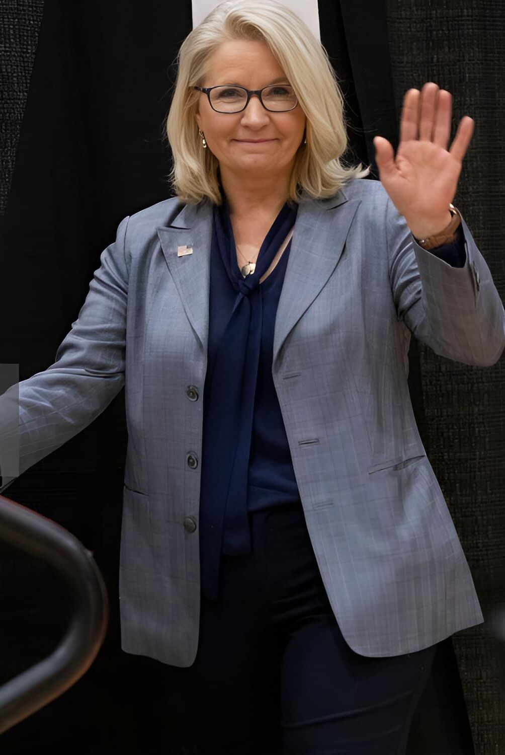 Liz Cheney (Alguma IA aprimorada)