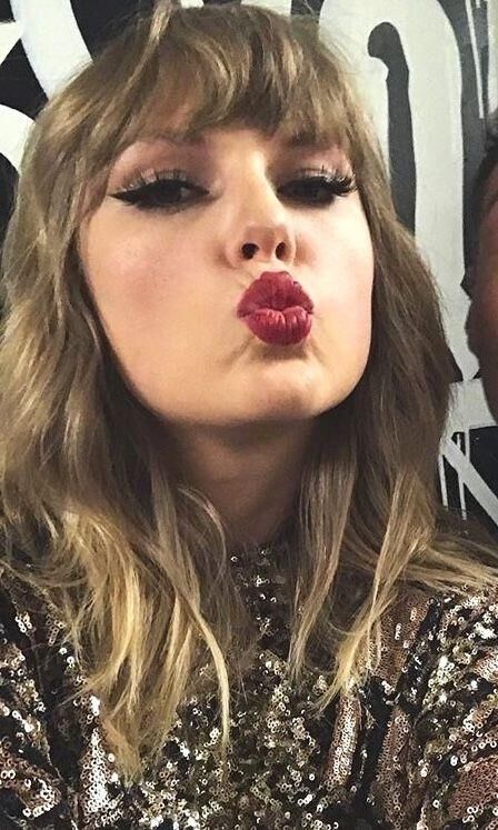 Face Porn: Goon e Simp para Taylor Swift Kiss e Duckface