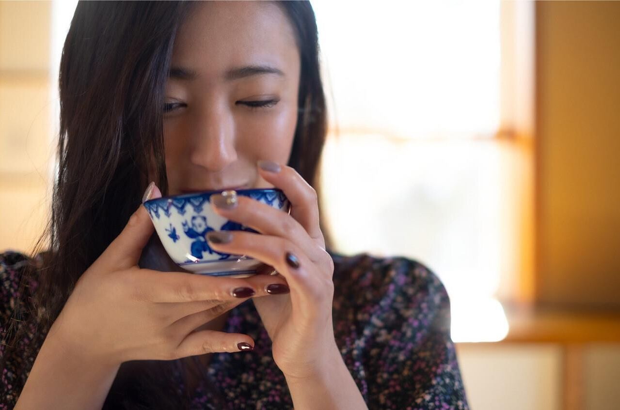 Coleção de fotos de nudez de Suzu Matsuoka Bell tocando ..