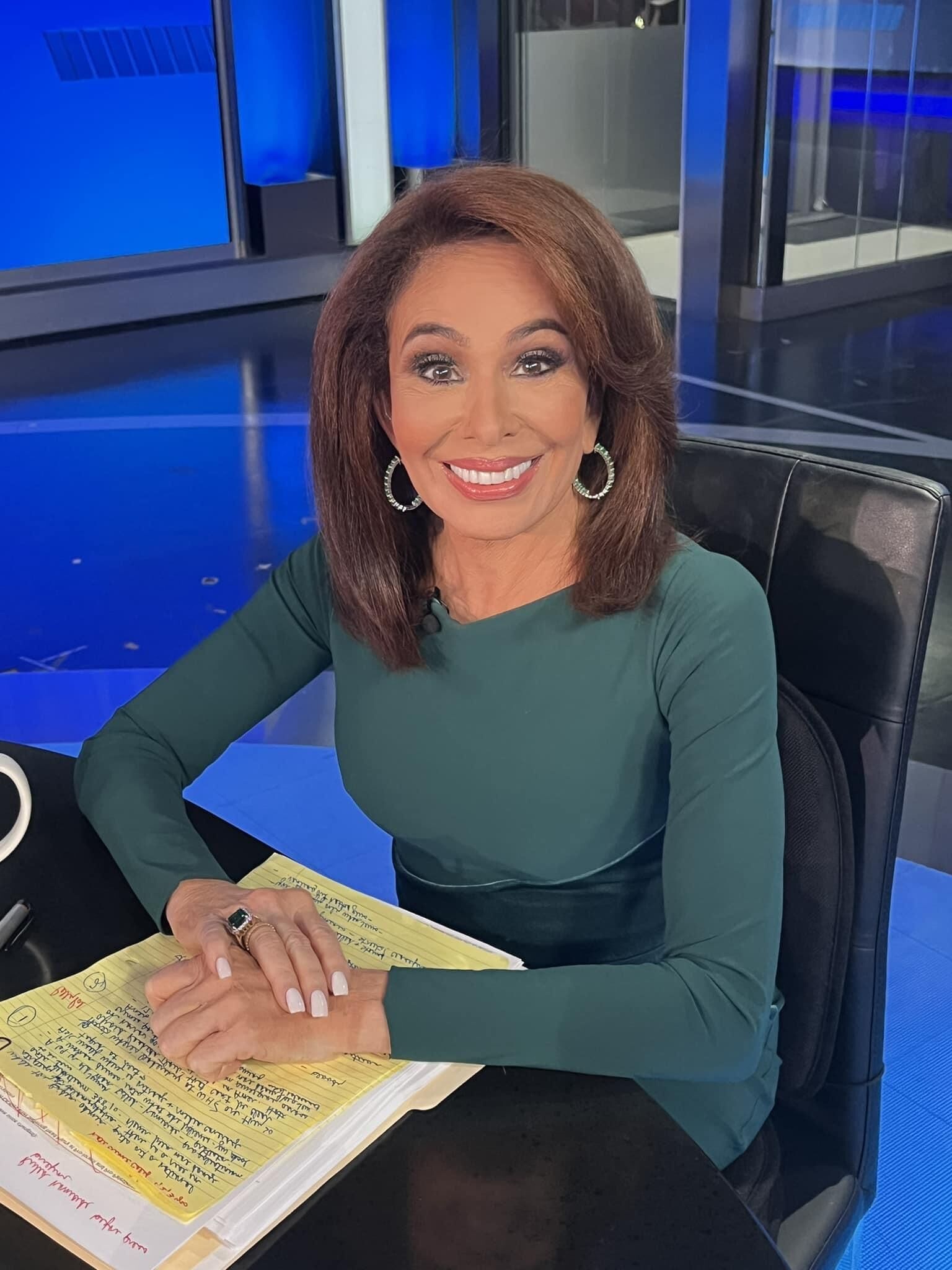 Ongles Jeanine Pirro