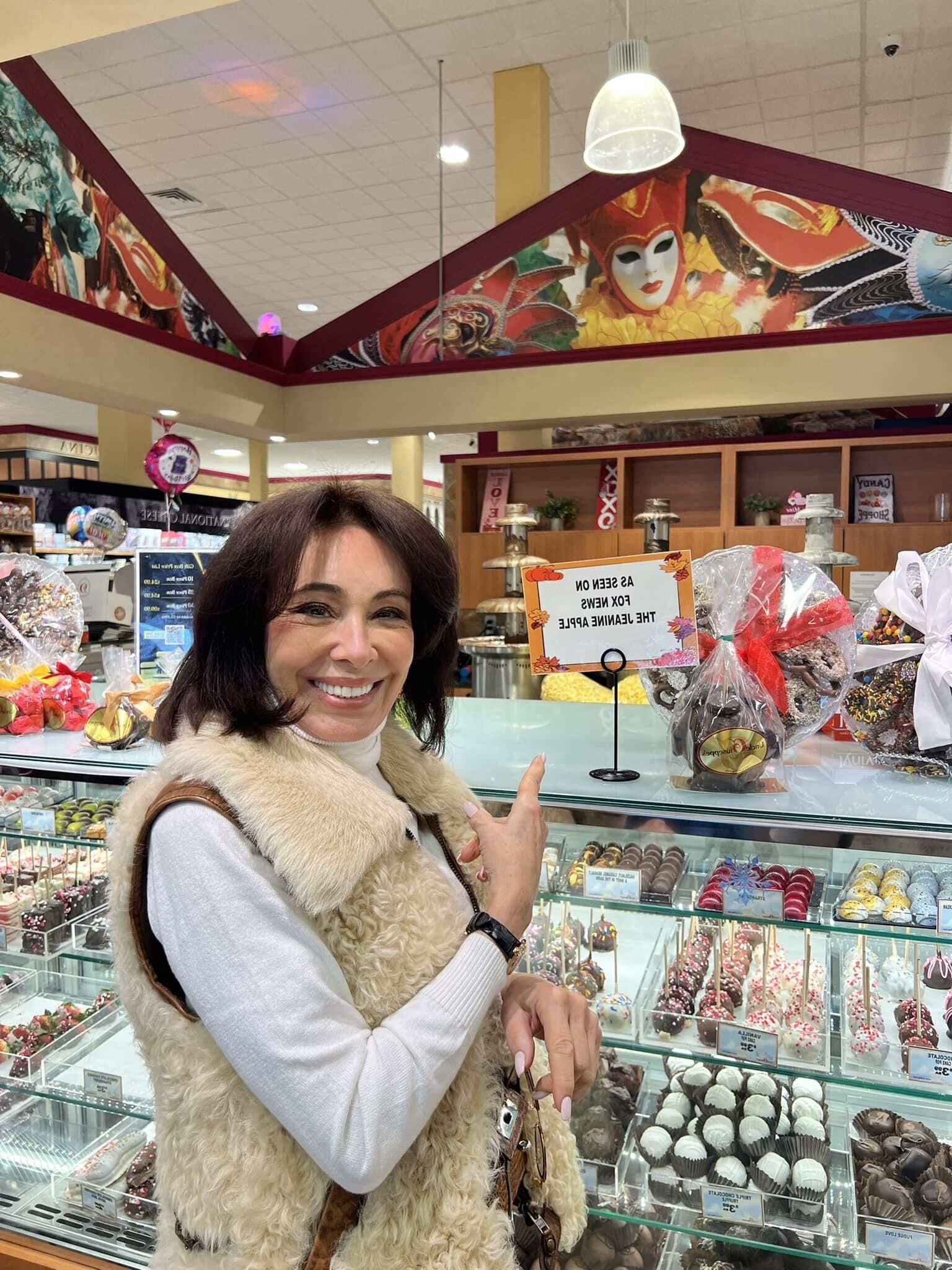 Ongles Jeanine Pirro