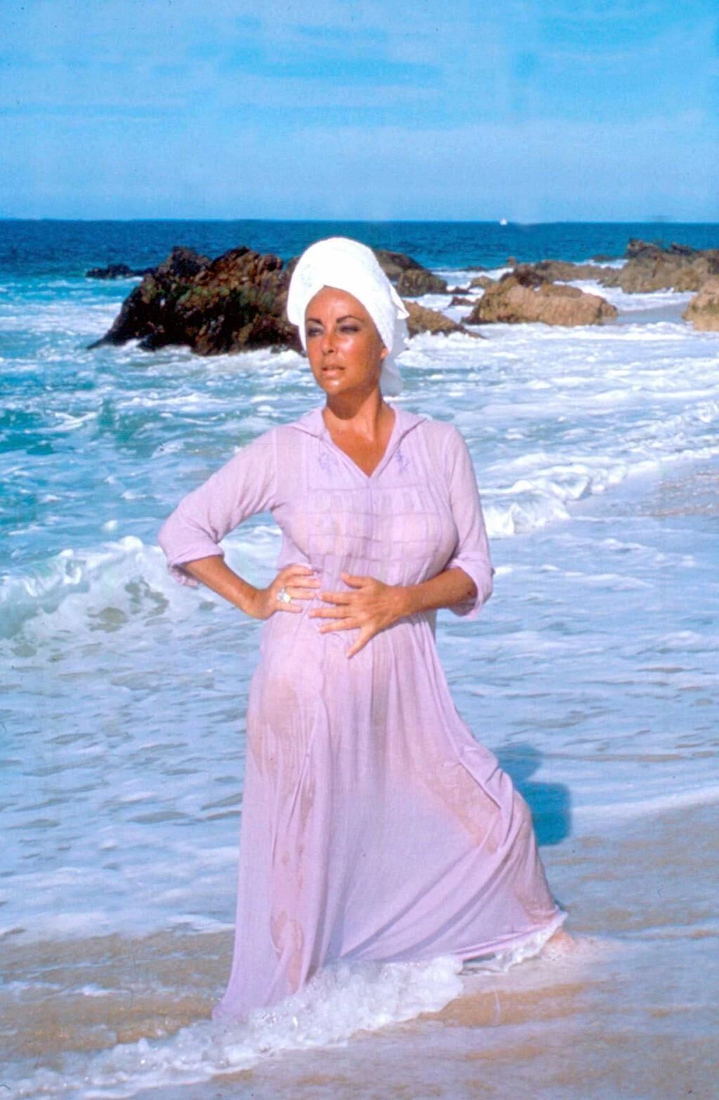 Tits Elizabeth Taylor