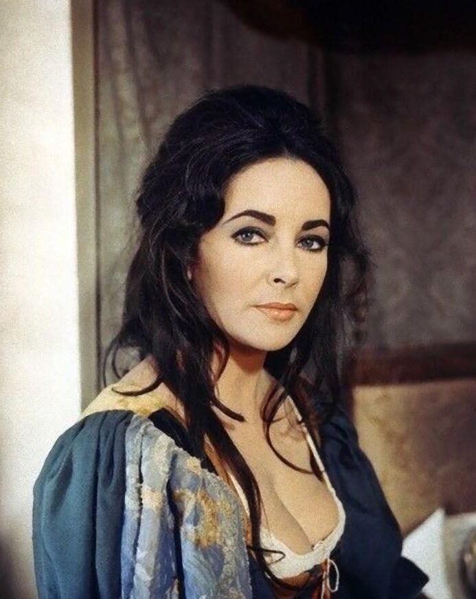 Tits Elizabeth Taylor