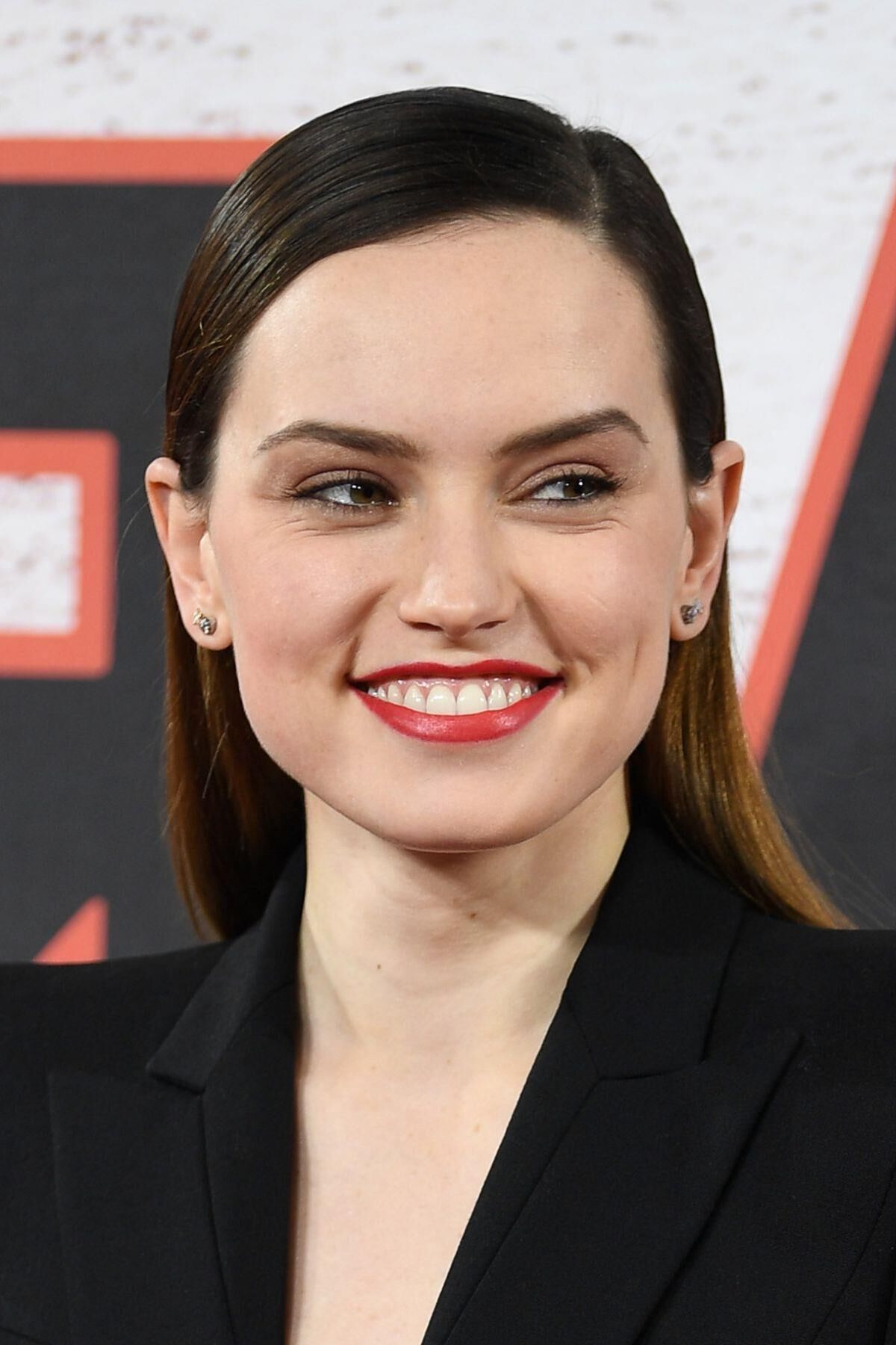 Daisy Ridley Last Jedi Red Carpet