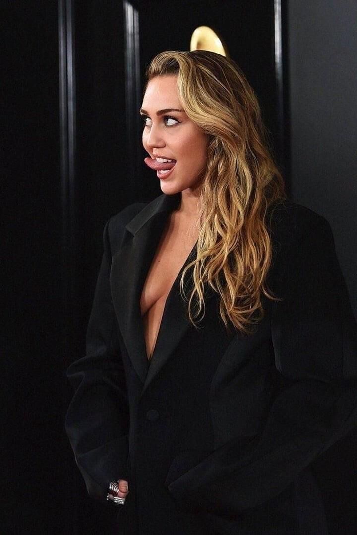 Miley Cyrus Língua