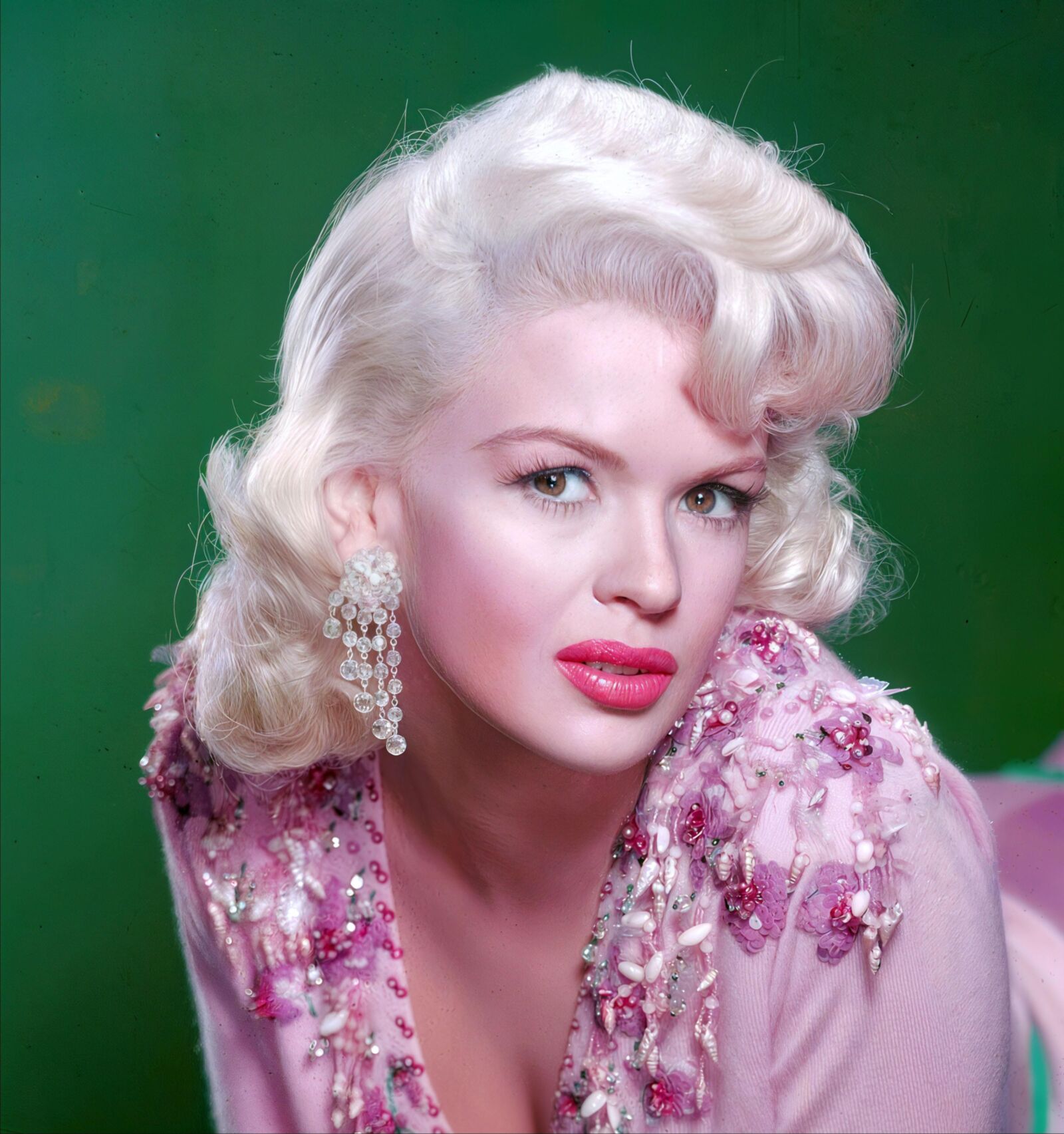 O rosto de Jayne Mansfield em ultra alta resolução