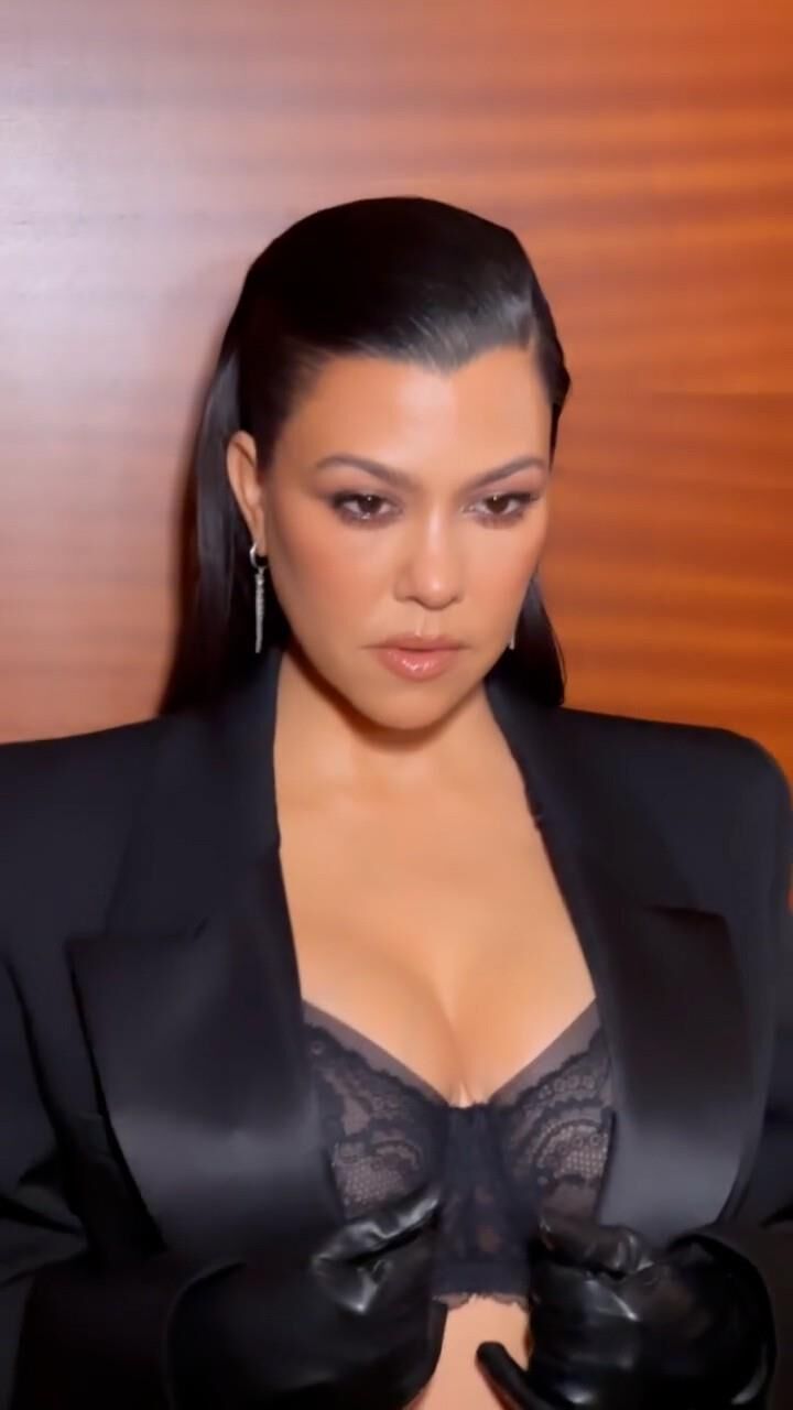 Tetas Kourtney Kardashian