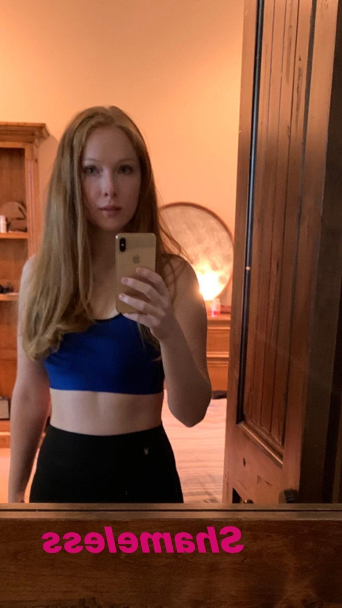 Molly C. Quinn is hot 