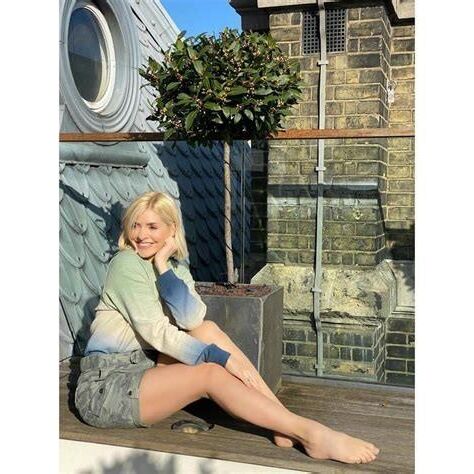 Deusa Holly Willoughby pernas sexy