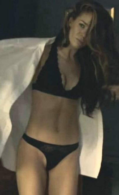 Roxanne McKee contraataca