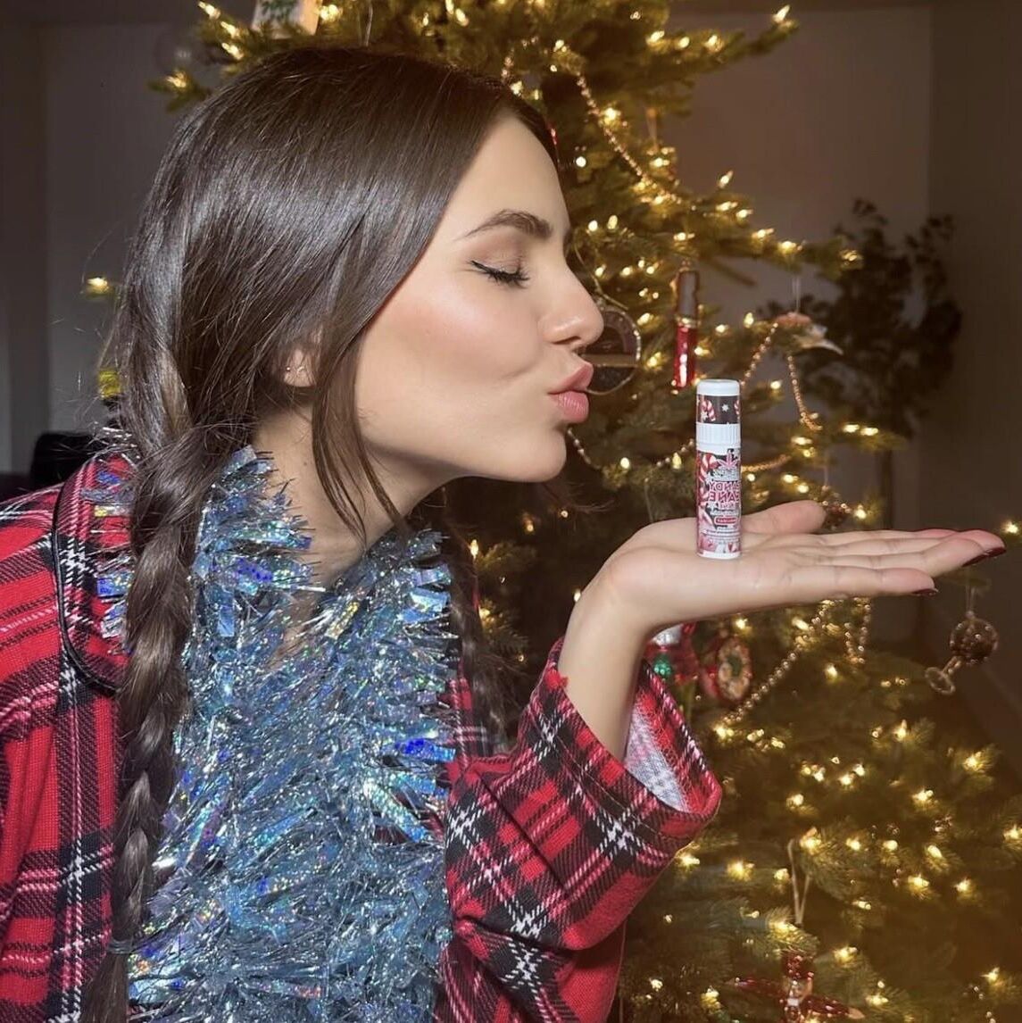 Victoria Justice Christmas Teaser.