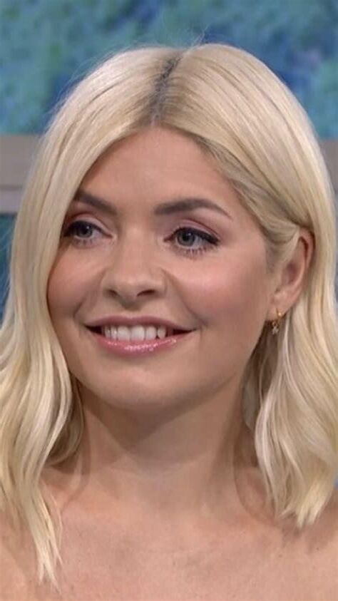 Blonde Bombshell Holly Willoughby face to make you cum