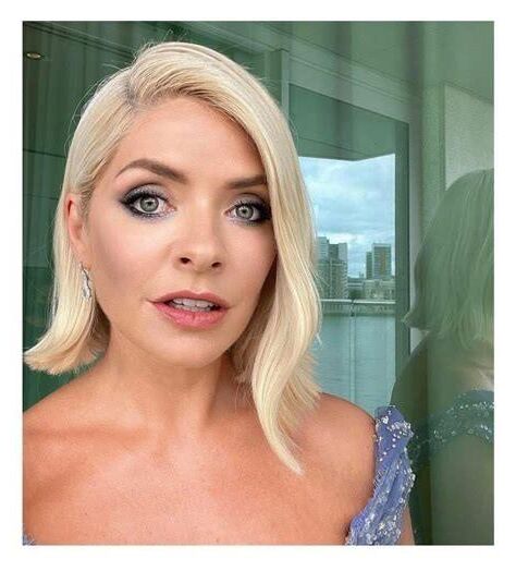 Blonde Bombshell Holly Willoughby face to make you cum