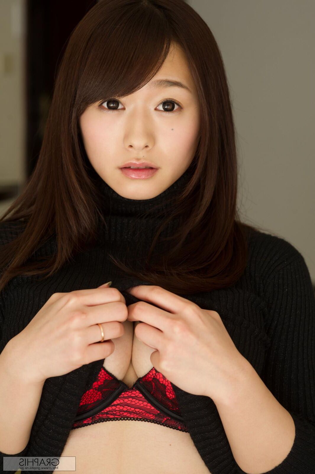 Marina Shiraishi Graphis Babygesicht