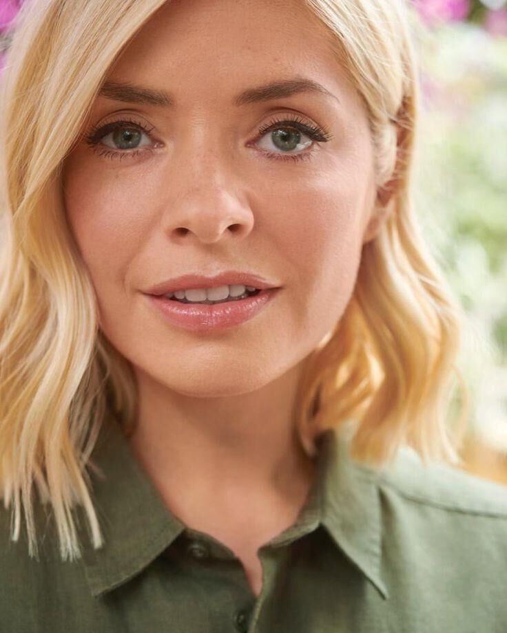 Blonde Bombshell Holly Willoughby face to make you cum