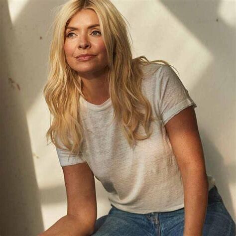 Blonde Bombshell Holly Willoughby face to make you cum