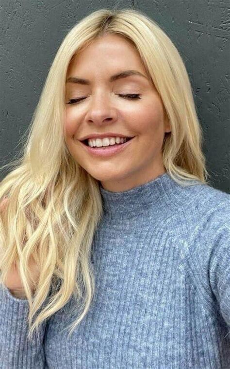 Blonde Bombshell Holly Willoughby face to make you cum