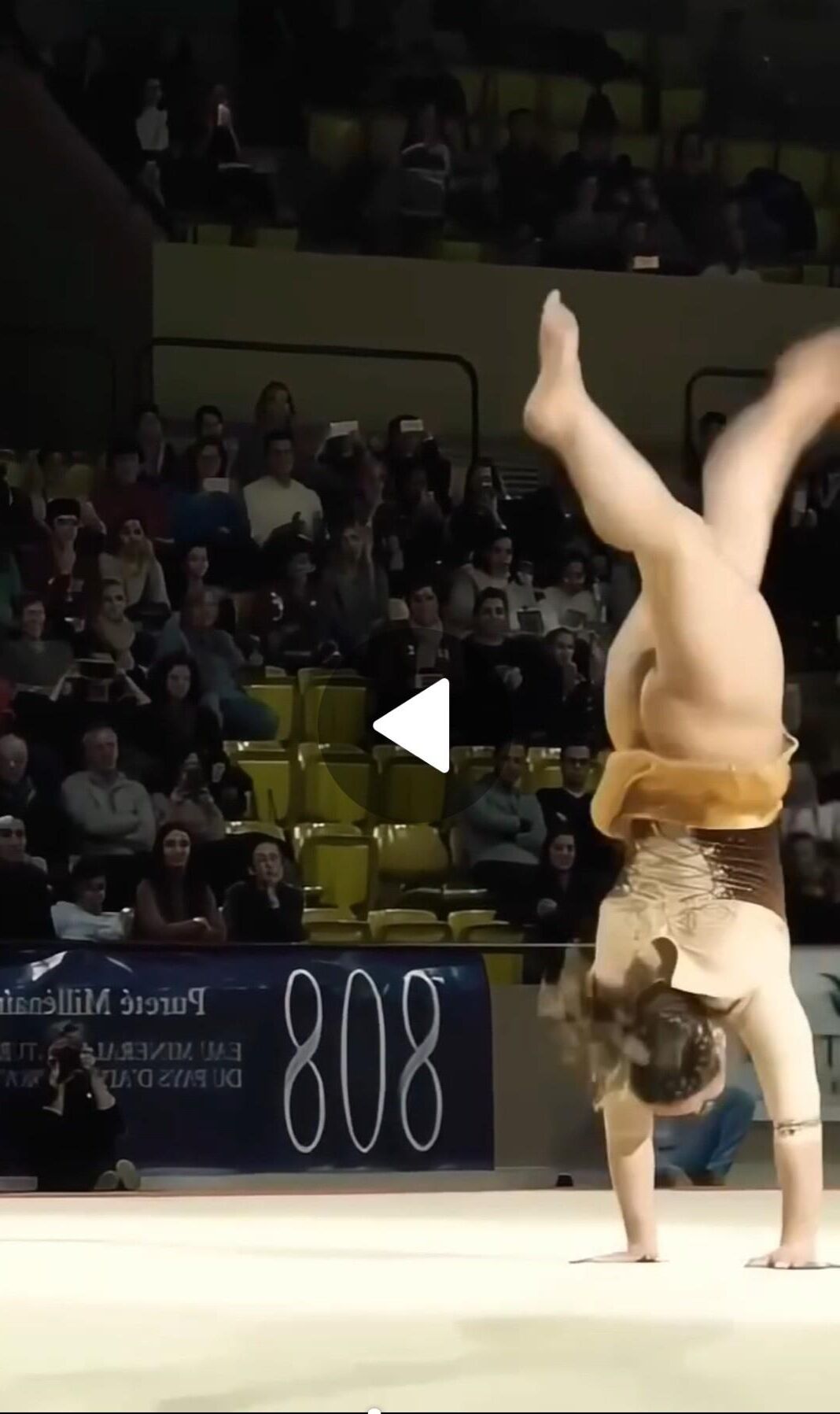 Katelyn Ohashi et son beau gros cul.