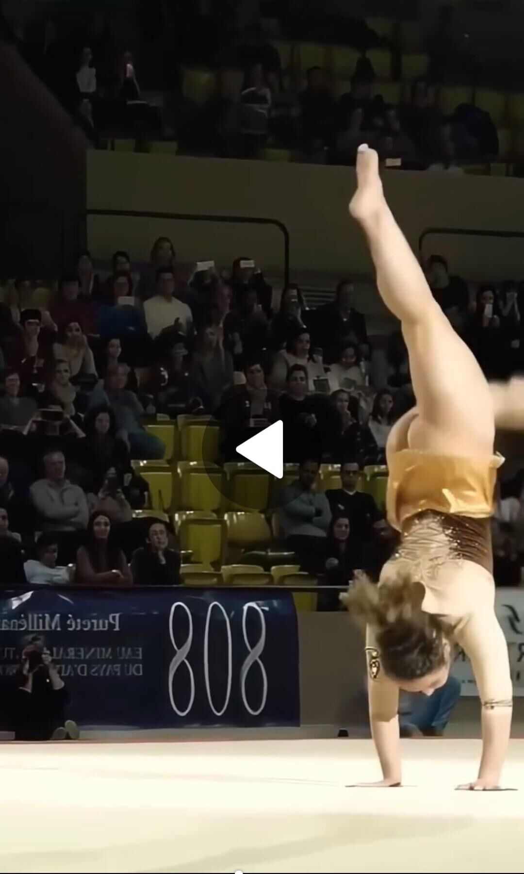 Katelyn Ohashi et son beau gros cul.