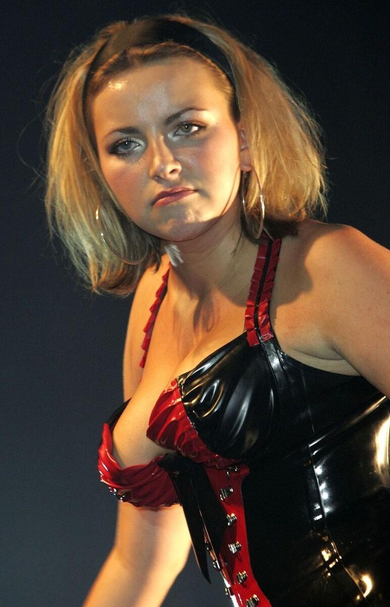 Les gros seins et le joli cul de Charlotte Church